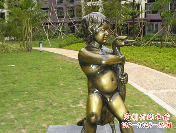 宜宾新颖童真男孩城市玻璃钢仿铜景观雕塑
