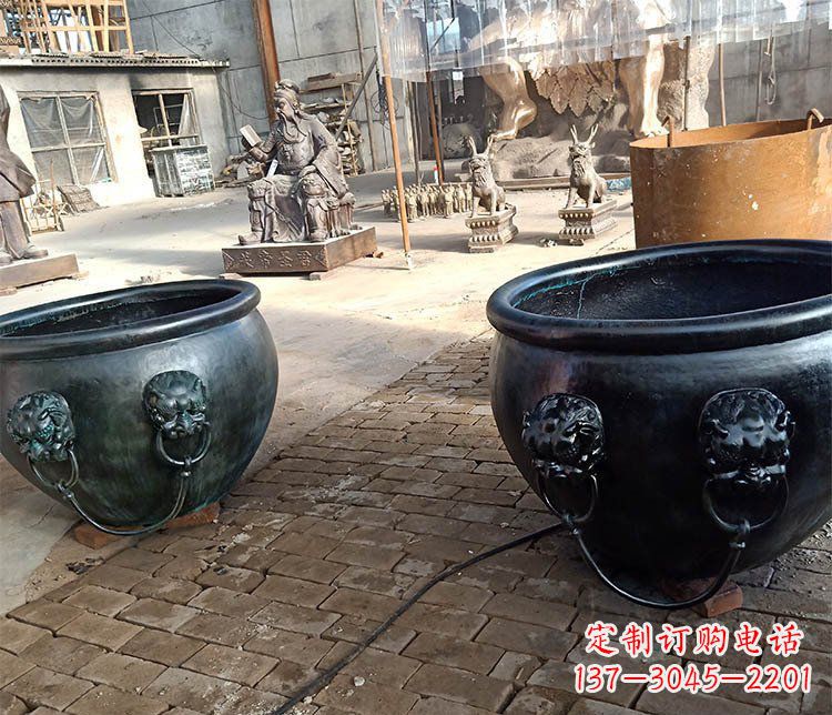 宜宾铜雕制的水缸摆件