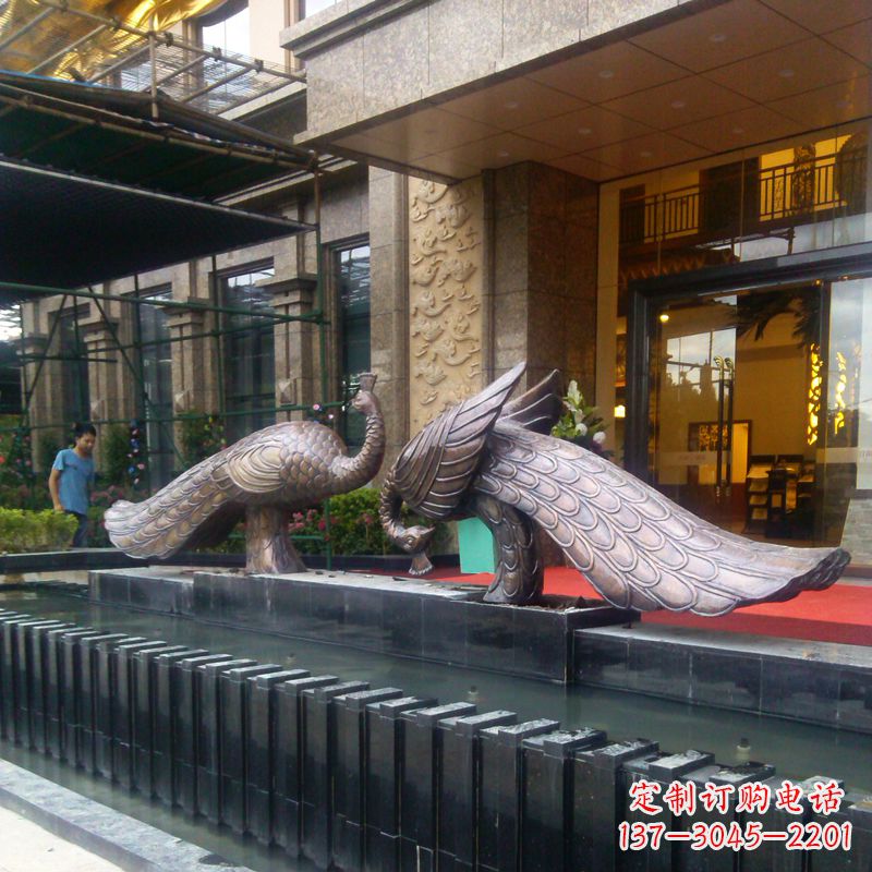 宜宾宾馆门口铜雕孔雀