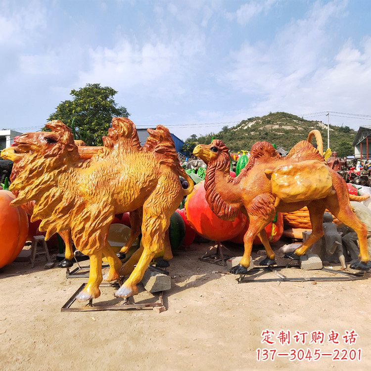 宜宾玻璃钢彩绘仿真骆驼雕塑艺术之美的完美呈现