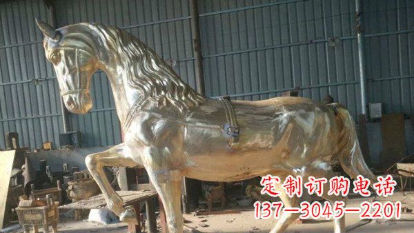 宜宾玻璃钢仿铜动物雕塑——给马公园带来活力