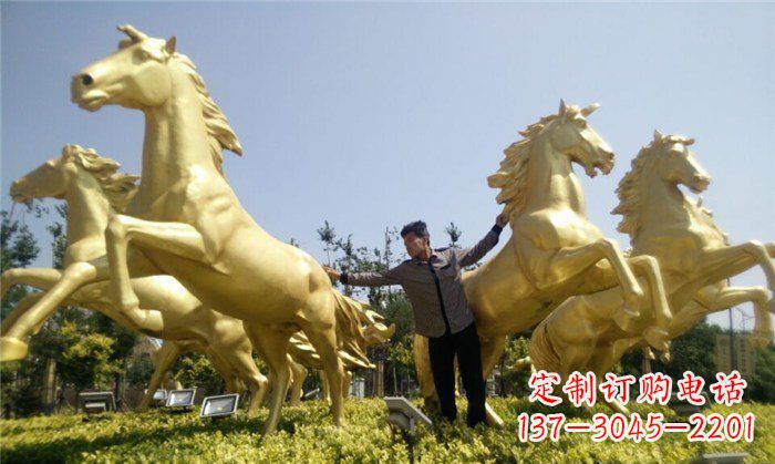 宜宾高雅而古典的玻璃钢马雕塑