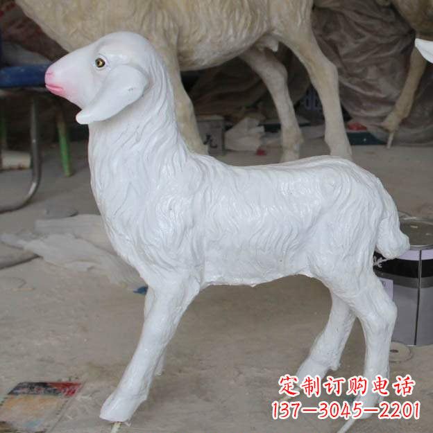 宜宾玻璃钢雕刻的羊雕塑——艺术的精美表达