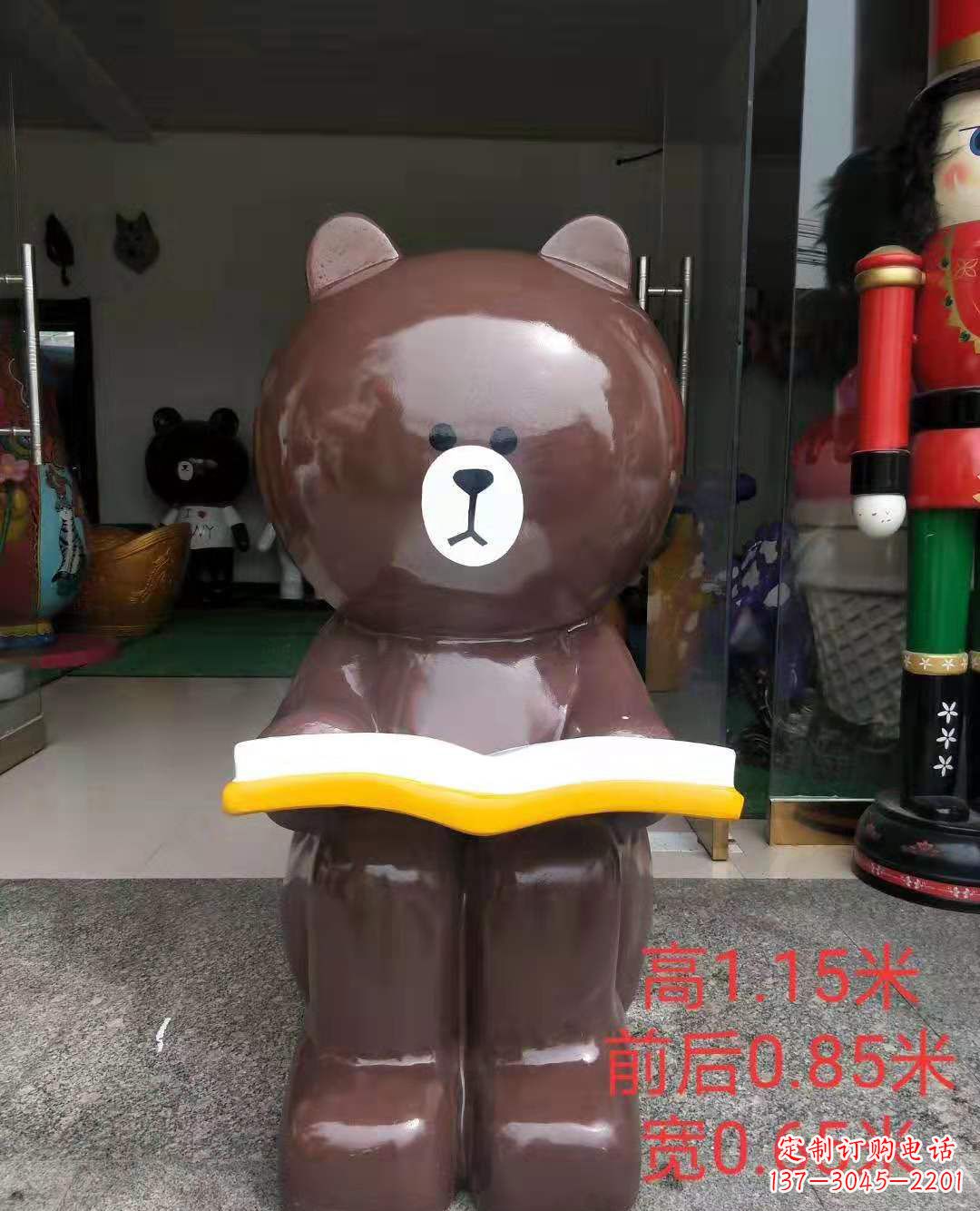 宜宾玻璃钢可爱布朗熊广场动物雕塑