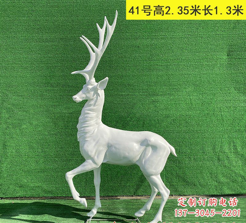 宜宾玻璃钢驯鹿雕塑优雅而又美丽