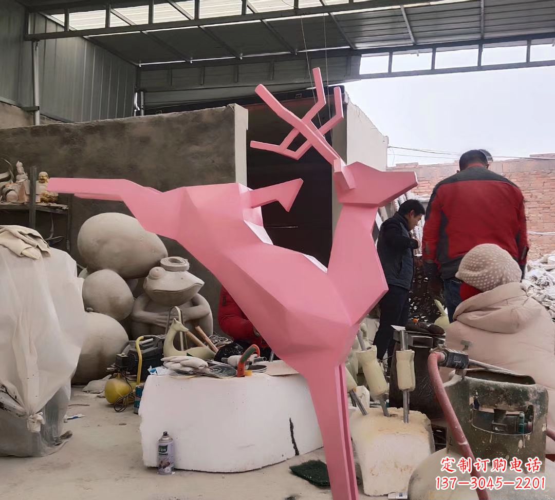 宜宾不锈钢彩绘小鹿雕塑艺术与美感的完美结合