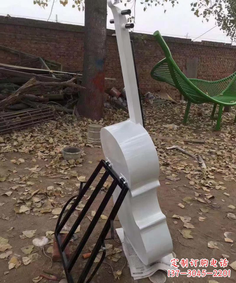 宜宾不锈钢大提琴雕塑——古典音乐的艺术表现