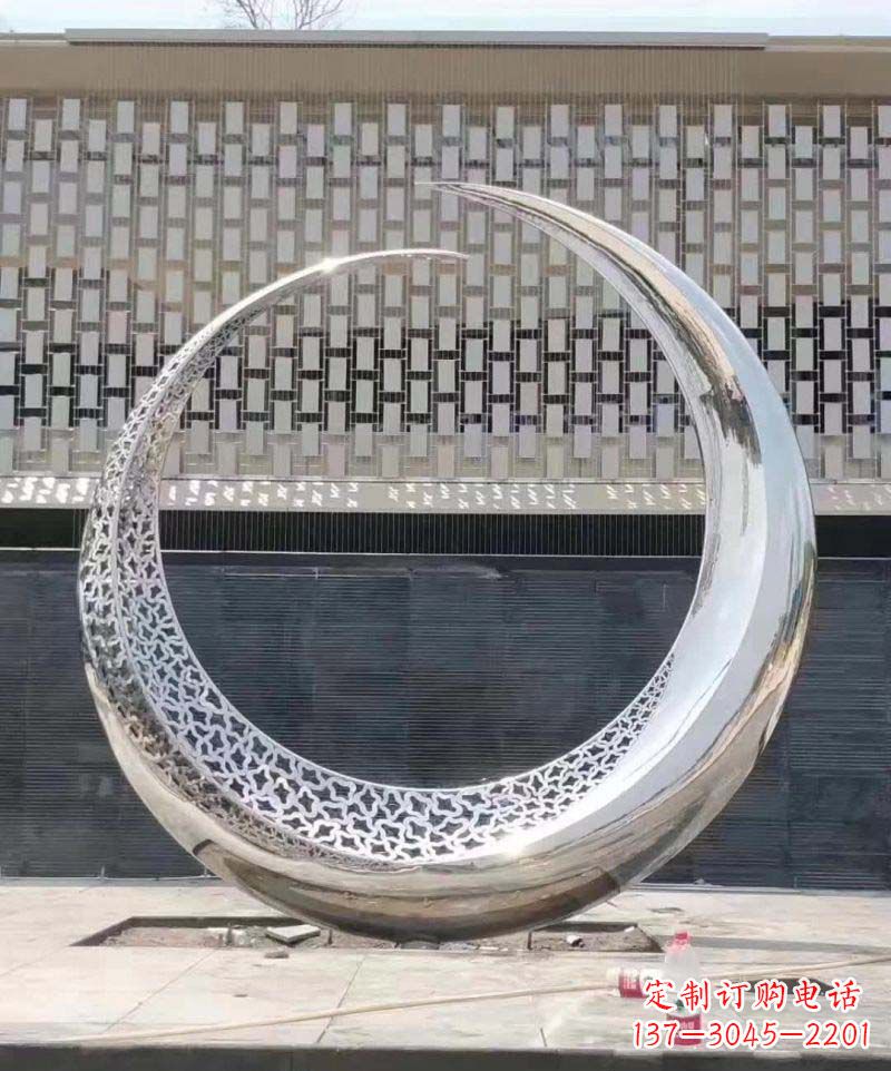 宜宾不锈钢月亮雕塑给美丽的夜晚添彩