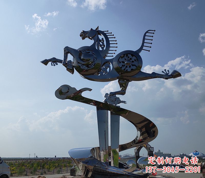 宜宾不锈钢大型马踏飞燕景观雕塑集艺术与自然于一体