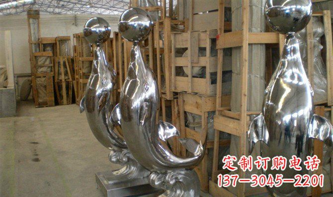宜宾不锈钢顶球海豚雕塑融合精美艺术与实用功能