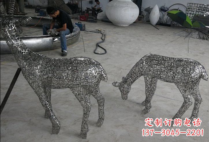 宜宾不锈钢动物镂空鹿雕塑精美的艺术品