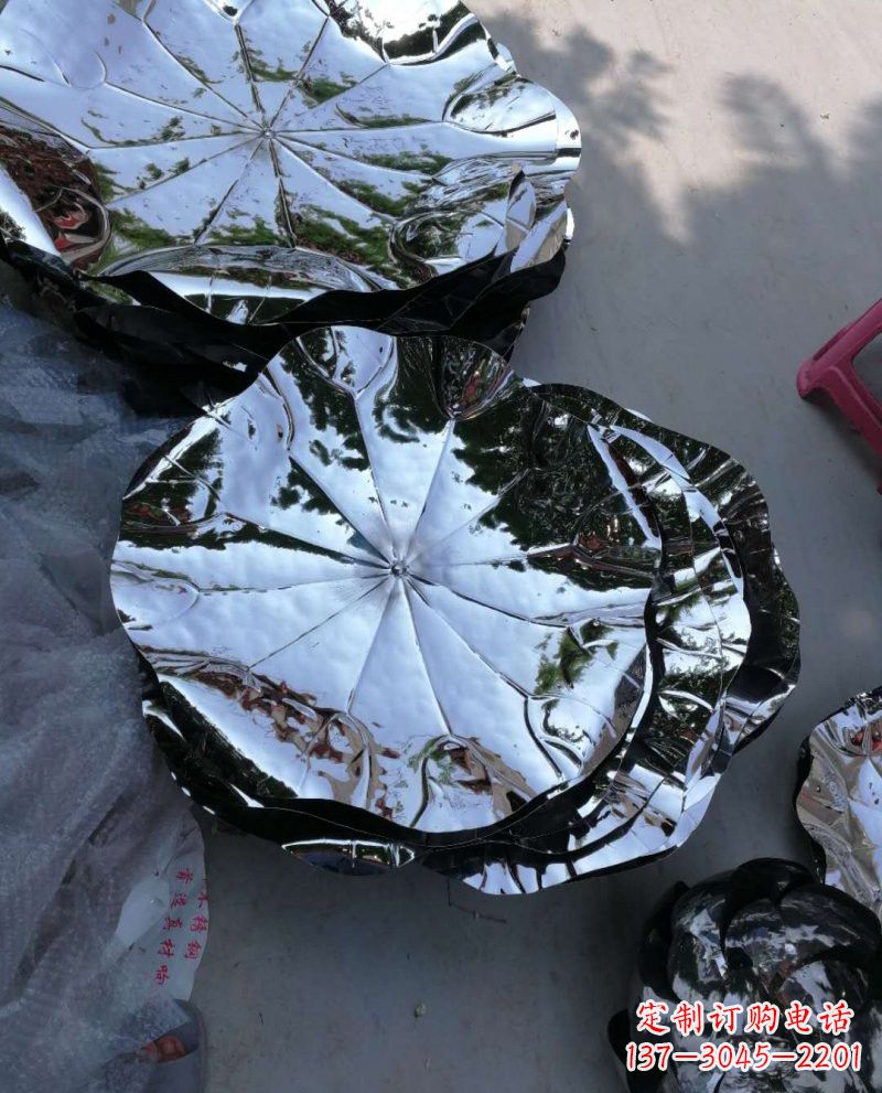 宜宾不锈钢锻造莲花雕塑效果图