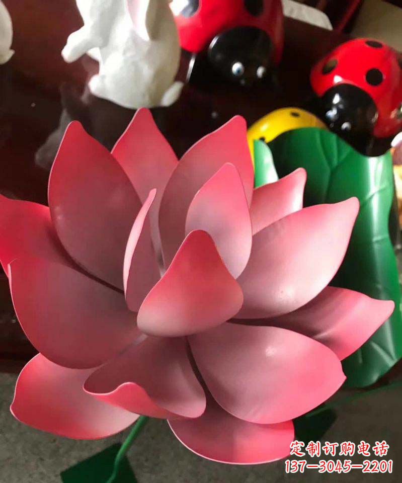 宜宾不锈钢仿真荷花雕塑