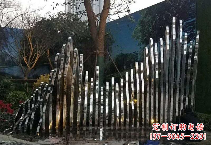 宜宾不锈钢公园里的假山雕塑