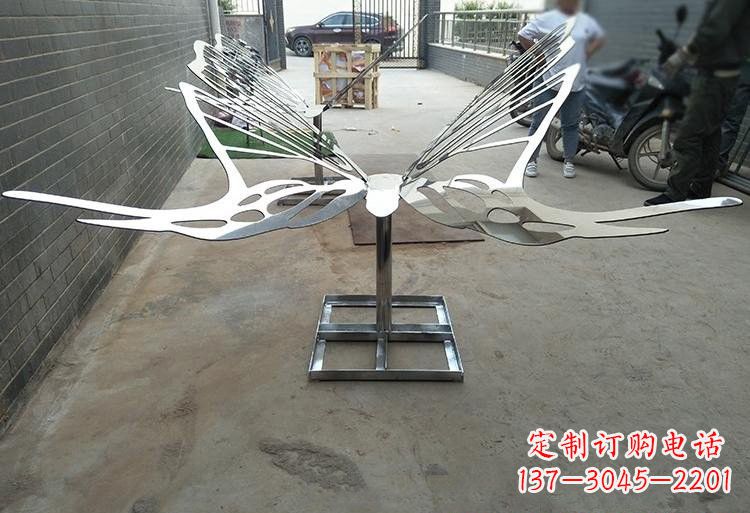 宜宾非凡之美不锈钢公园的蝴蝶雕塑
