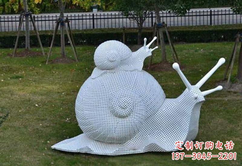 宜宾不锈钢公园的“母子蜗牛”雕塑