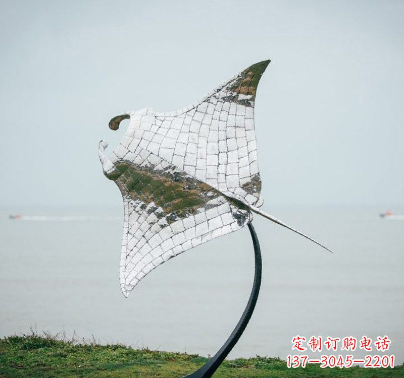 宜宾不锈钢海洋动物蝠鲼雕塑艺术与环保的完美结合