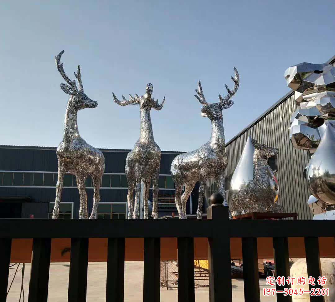 宜宾不锈钢梅花鹿雕塑给空间增添优雅气息