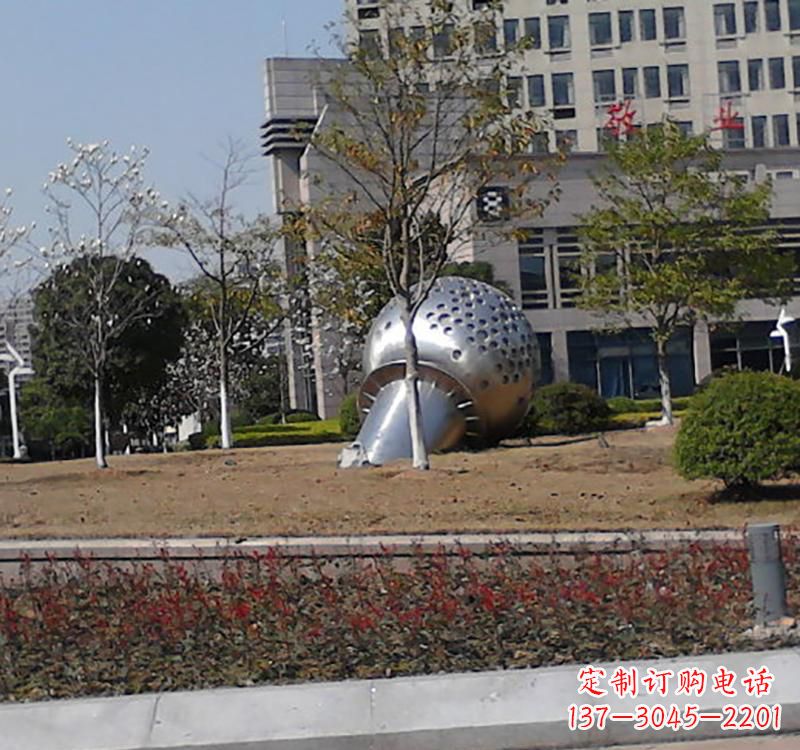 宜宾不锈钢话筒雕塑简约而又具有现代感