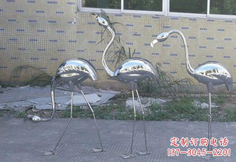 宜宾不锈钢火烈鸟雕塑给人以美好的视觉享受