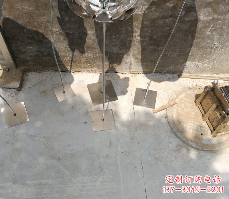 宜宾不锈钢荷叶雕塑给大厅带来精致优雅