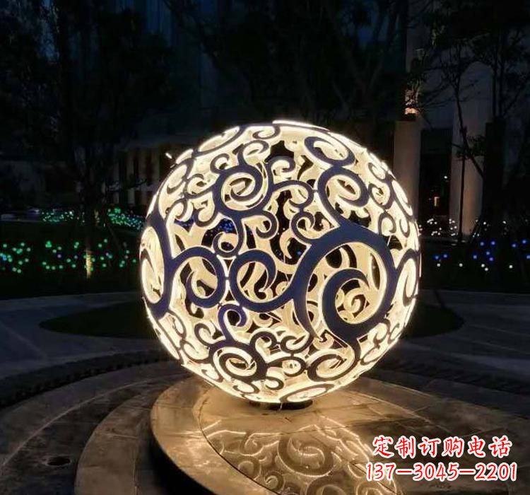 宜宾不锈钢镂空球喷泉雕塑艺术性的水景装饰