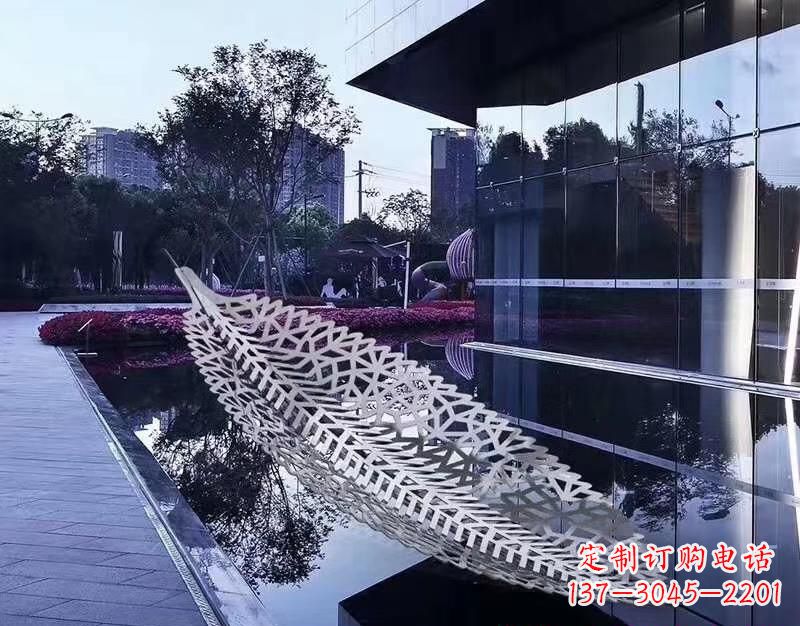 宜宾不锈钢镂空树叶雕塑2