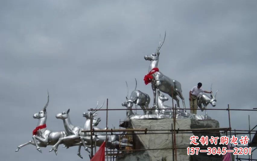宜宾不锈钢鹿群动物景观雕塑
