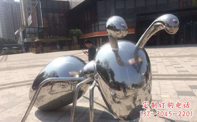 宜宾不锈钢蚂蚁雕塑精美而富有讽刺意味