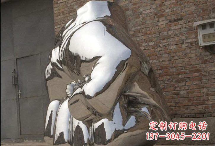 宜宾不锈钢拳头雕塑给人以力量的象征