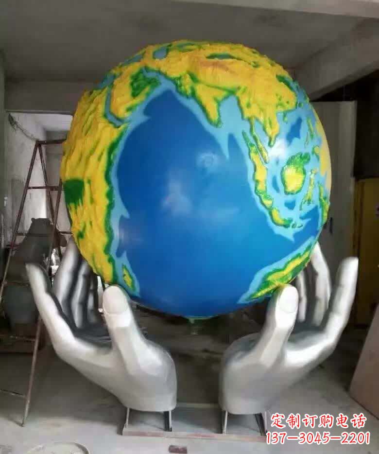 宜宾不锈钢手托地球雕塑精美的艺术作品