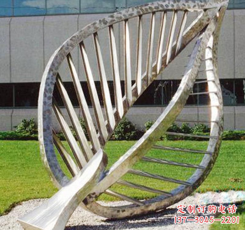 宜宾不锈钢树叶镂空景观雕塑精美而古朴