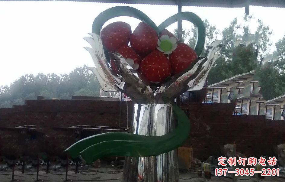 宜宾不锈钢水果草莓雕塑