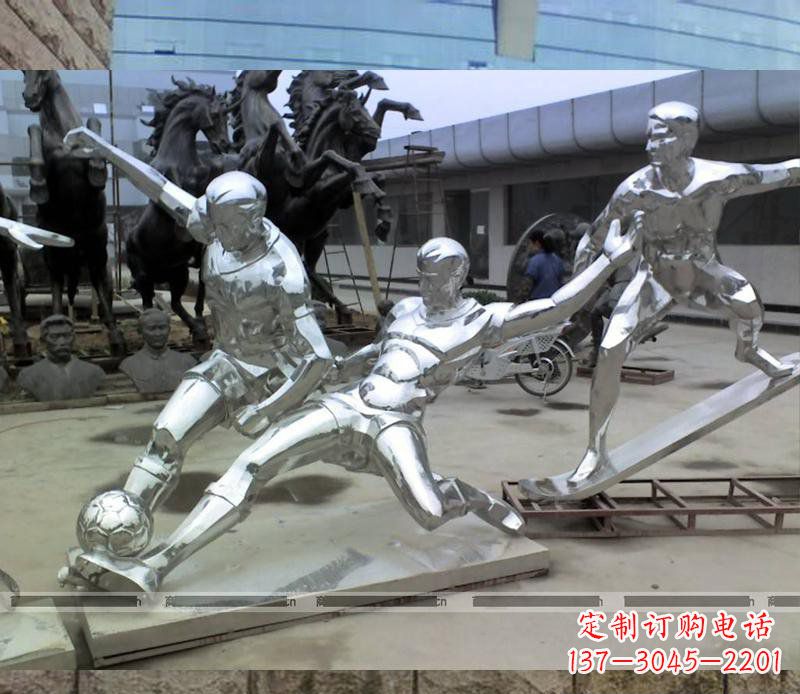 宜宾玩足球的不锈钢雕塑