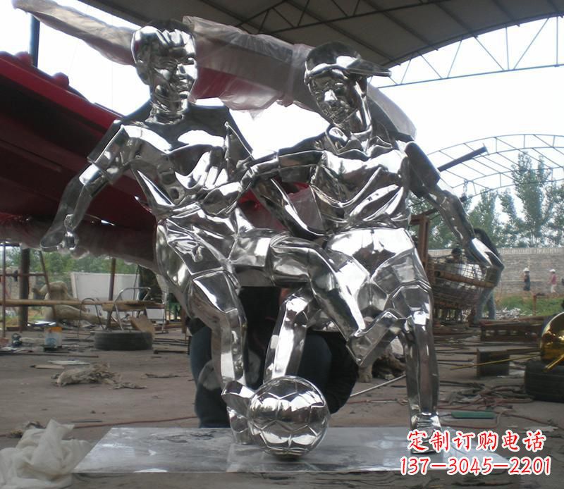 宜宾不锈钢踢足球运动雕塑