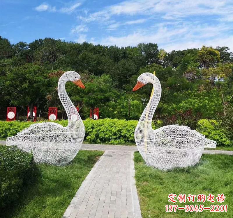 宜宾不锈钢天鹅雕塑——象征着爱与和平