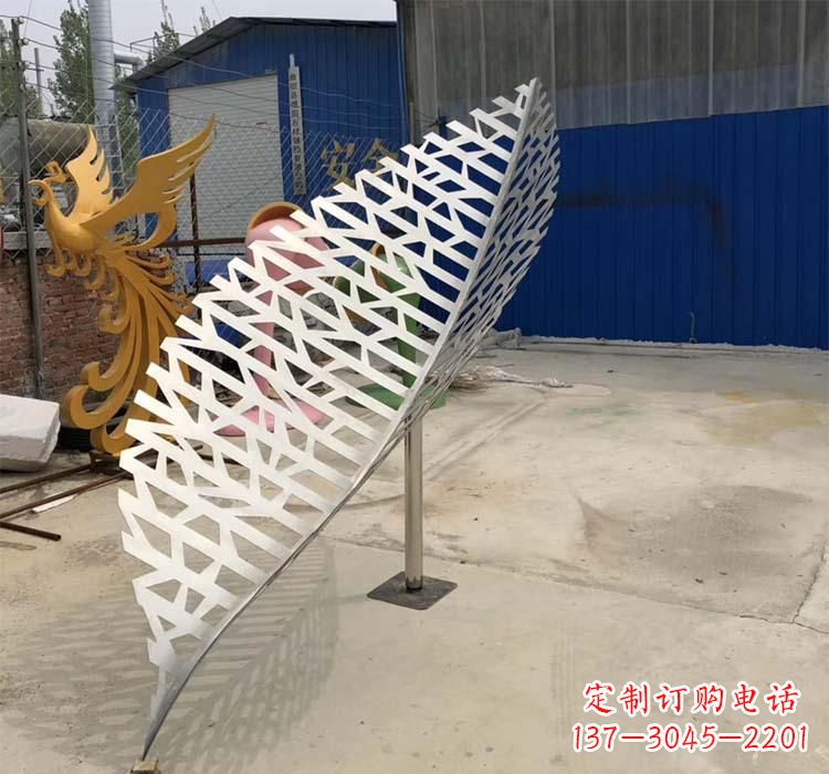 宜宾不锈钢园林树叶雕塑