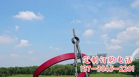 宜宾不锈钢圆规雕塑环绕着美景