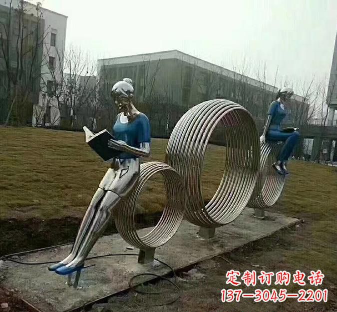 宜宾圆环读书人雕塑