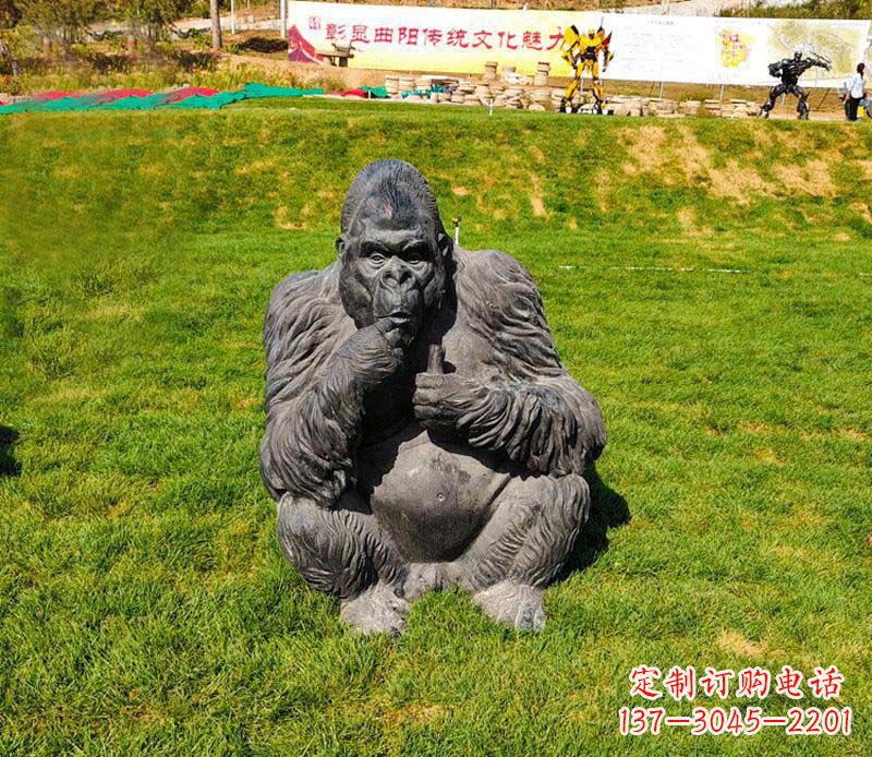 宜宾猩猩雕塑——草坪猩猩公园的艺术精品