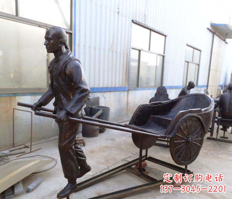 宜宾青铜车夫雕塑致敬车夫的贡献