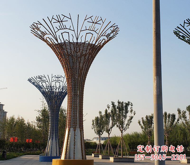 宜宾城市景观的点缀——不锈钢树叶雕塑