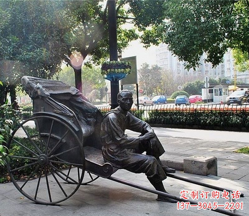 宜宾城市接头黄包车夫铜雕——记录城市历史的缩影