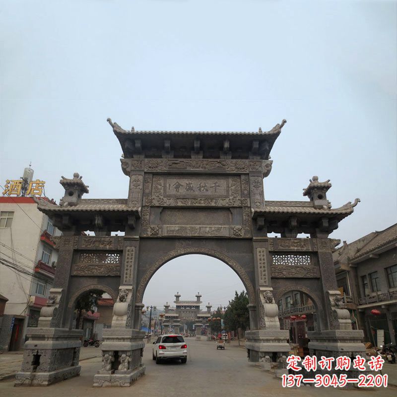 宜宾城市街道仿古三门石雕牌楼