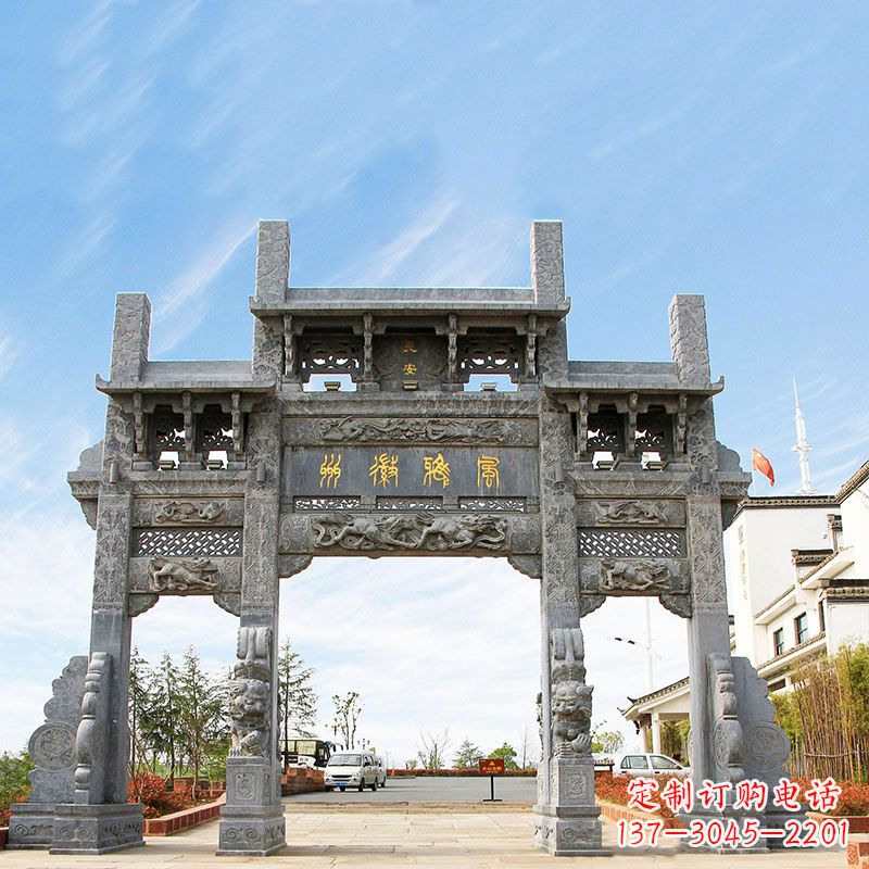 宜宾城市园林中精美的牌坊雕塑