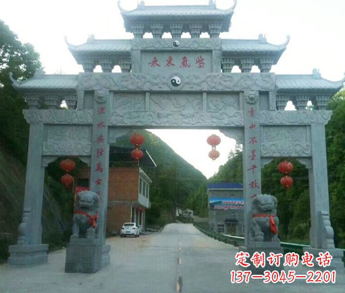 宜宾“村口三门石雕牌楼——传承文化的艺术”