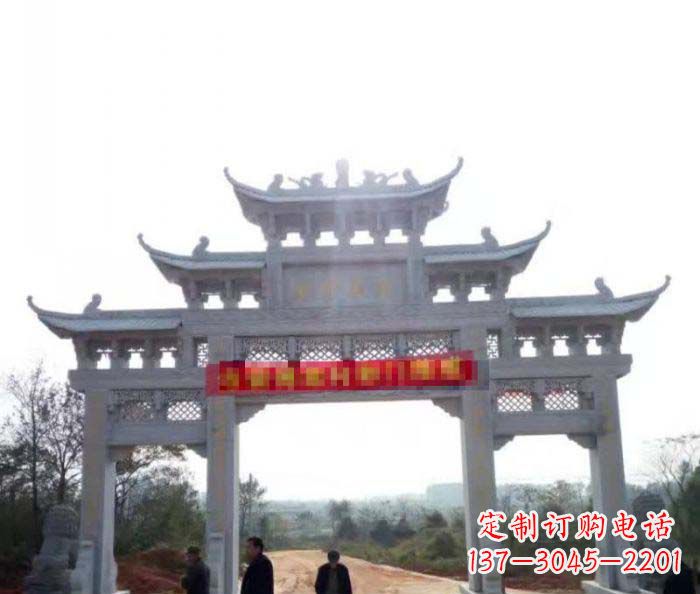 宜宾村庄三门石雕牌楼