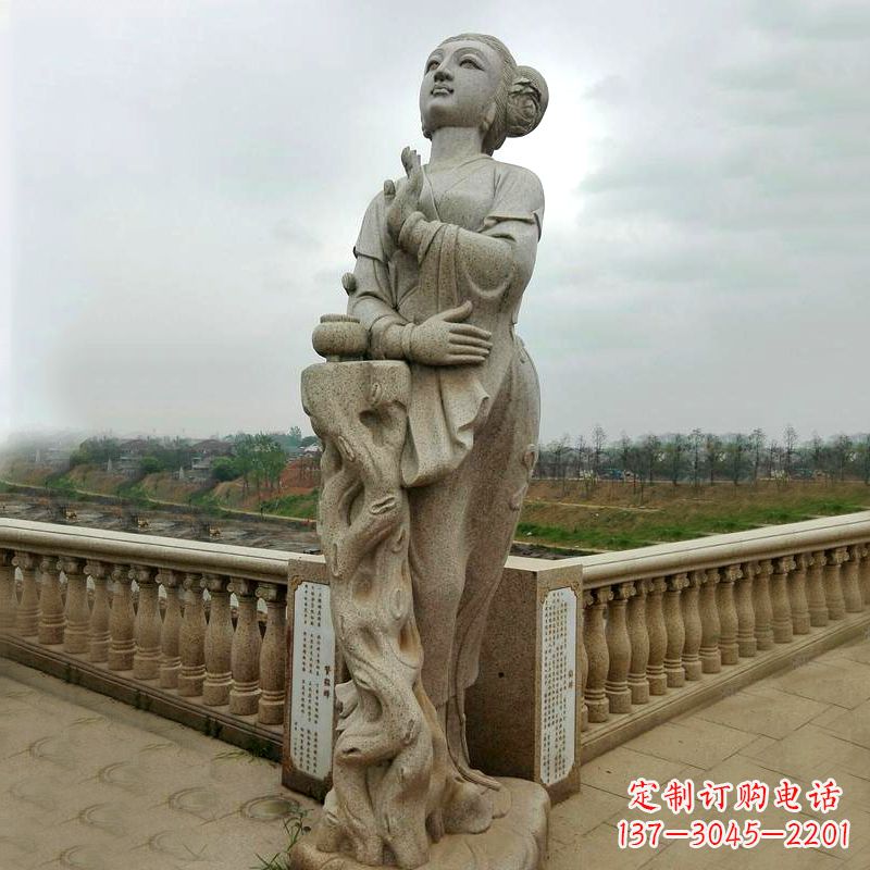 宜宾公园广场的貂蝉雕塑古代四大美女之一