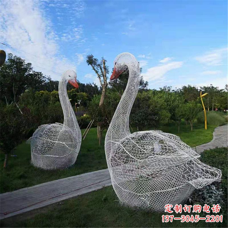 宜宾大型网格天鹅景观动物雕塑摆件(天鹅爱心门)