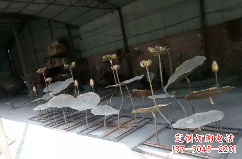 宜宾精美锻铜荷花荷叶雕塑